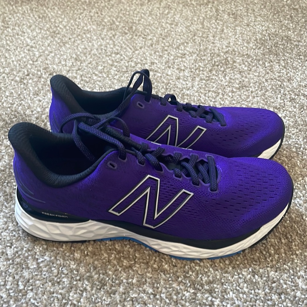 New Balance 880 SIZE: 8.5